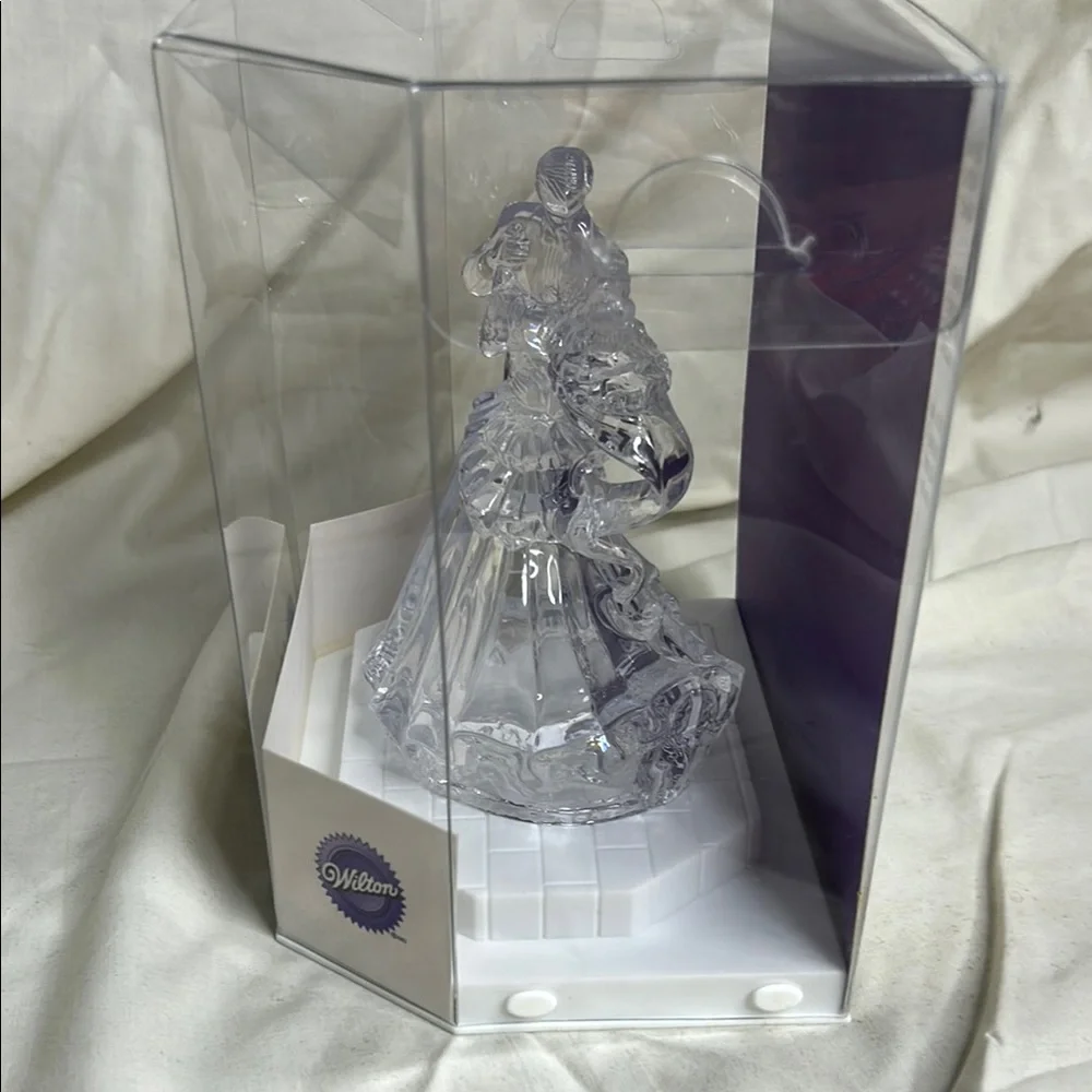 Wilton Clear Wedding Cake Topper